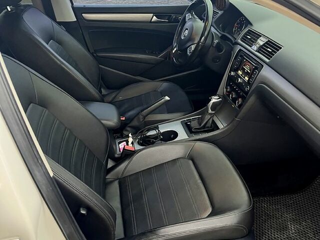 Білий Фольксваген Пассат, об'ємом двигуна 1.8 л та пробігом 174 тис. км за 10000 $, фото 10 на Automoto.ua