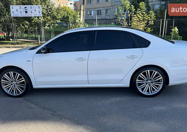 Белый Фольксваген Пассат, объемом двигателя 1.8 л и пробегом 140 тыс. км за 11500 $, фото 1 на Automoto.ua