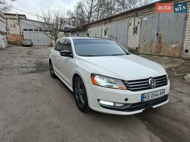 Белый Фольксваген Пассат, объемом двигателя 1.8 л и пробегом 233 тыс. км за 9000 $, фото 13 на Automoto.ua