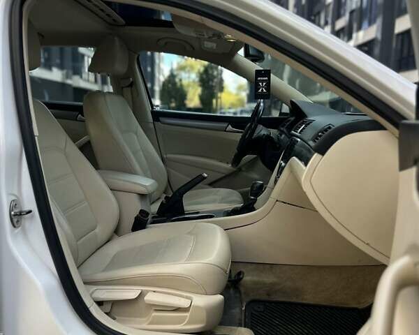 Белый Фольксваген Пассат, объемом двигателя 1.97 л и пробегом 280 тыс. км за 10600 $, фото 23 на Automoto.ua