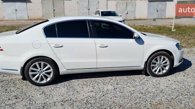 Белый Фольксваген Пассат, объемом двигателя 1.8 л и пробегом 153 тыс. км за 12100 $, фото 1 на Automoto.ua