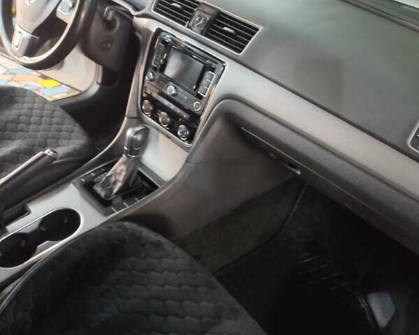 Белый Фольксваген Пассат, объемом двигателя 1.8 л и пробегом 198 тыс. км за 12500 $, фото 9 на Automoto.ua