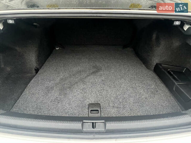 Білий Фольксваген Пассат, об'ємом двигуна 1.97 л та пробігом 284 тис. км за 10550 $, фото 28 на Automoto.ua