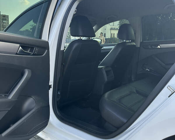 Білий Фольксваген Пассат, об'ємом двигуна 1.8 л та пробігом 146 тис. км за 9000 $, фото 11 на Automoto.ua