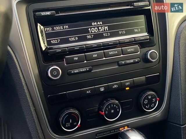 Белый Фольксваген Пассат, объемом двигателя 1.8 л и пробегом 192 тыс. км за 9900 $, фото 15 на Automoto.ua