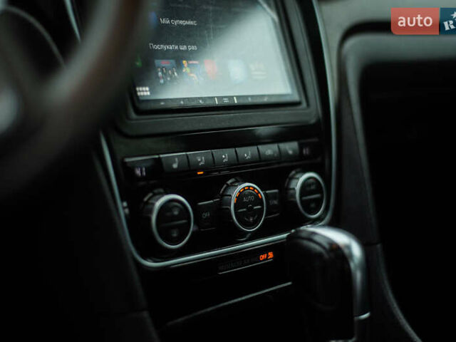 Білий Фольксваген Пассат, об'ємом двигуна 2 л та пробігом 205 тис. км за 12999 $, фото 16 на Automoto.ua