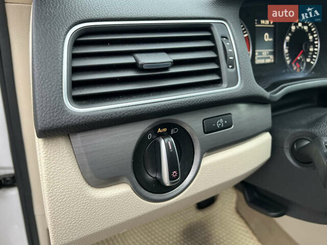 Белый Фольксваген Пассат, объемом двигателя 1.8 л и пробегом 123 тыс. км за 11000 $, фото 14 на Automoto.ua