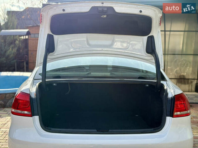 Білий Фольксваген Пассат, об'ємом двигуна 1.8 л та пробігом 207 тис. км за 8390 $, фото 29 на Automoto.ua