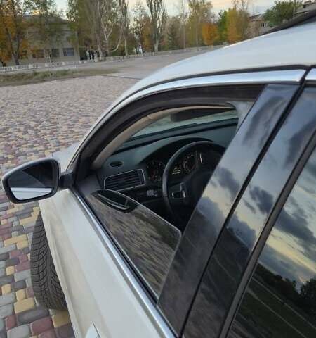 Білий Фольксваген Пассат, об'ємом двигуна 2 л та пробігом 160 тис. км за 11800 $, фото 17 на Automoto.ua