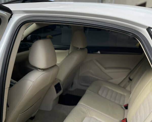 Білий Фольксваген Пассат, об'ємом двигуна 1.97 л та пробігом 232 тис. км за 10800 $, фото 7 на Automoto.ua
