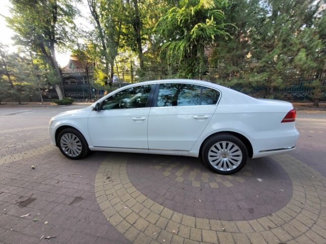 Белый Фольксваген Пассат, объемом двигателя 2 л и пробегом 300 тыс. км за 10700 $, фото 4 на Automoto.ua