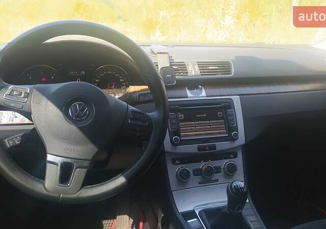 Белый Фольксваген Пассат, объемом двигателя 1.97 л и пробегом 80 тыс. км за 17000 $, фото 4 на Automoto.ua