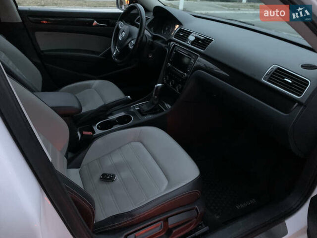 Білий Фольксваген Пассат, об'ємом двигуна 1.8 л та пробігом 153 тис. км за 13000 $, фото 3 на Automoto.ua