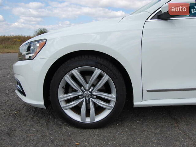 Белый Фольксваген Пассат, объемом двигателя 1.8 л и пробегом 123 тыс. км за 16000 $, фото 15 на Automoto.ua