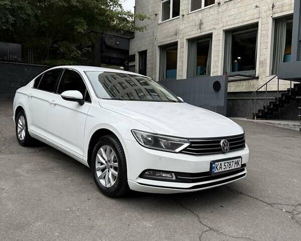 Белый Фольксваген Пассат, объемом двигателя 1.8 л и пробегом 142 тыс. км за 16690 $, фото 3 на Automoto.ua