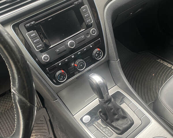 Белый Фольксваген Пассат, объемом двигателя 1.8 л и пробегом 178 тыс. км за 9800 $, фото 7 на Automoto.ua