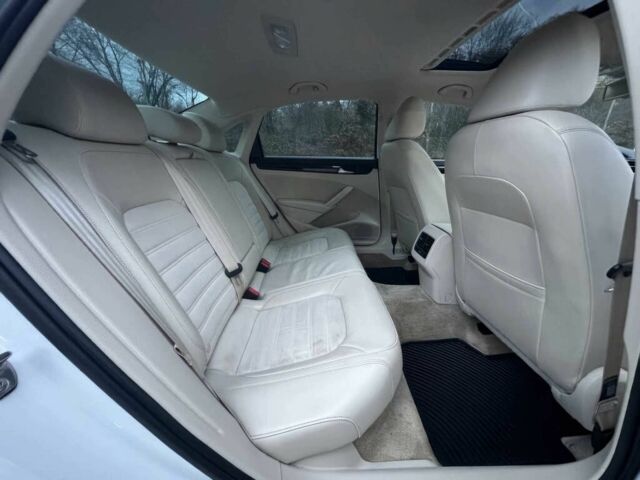 Белый Фольксваген Пассат, объемом двигателя 1.8 л и пробегом 80 тыс. км за 7400 $, фото 11 на Automoto.ua