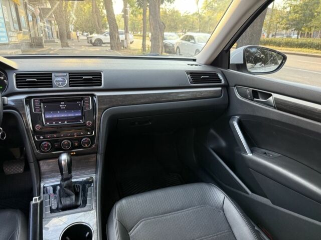 Белый Фольксваген Пассат, объемом двигателя 1.8 л и пробегом 204 тыс. км за 11700 $, фото 16 на Automoto.ua