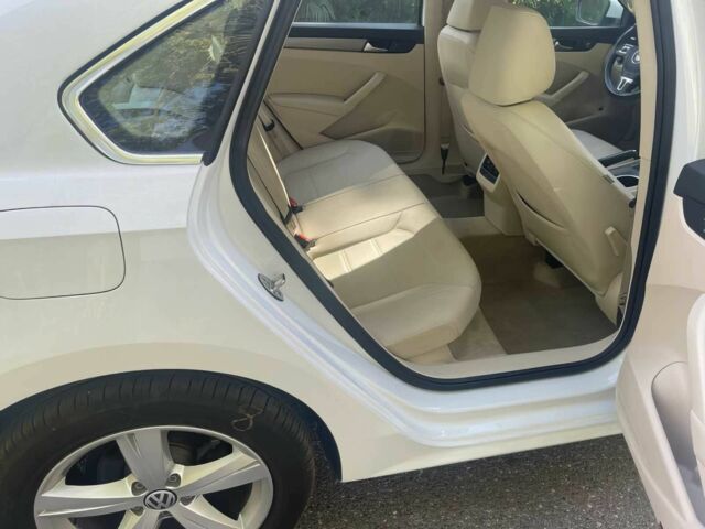 Білий Фольксваген Пассат, об'ємом двигуна 1.8 л та пробігом 80 тис. км за 4500 $, фото 12 на Automoto.ua