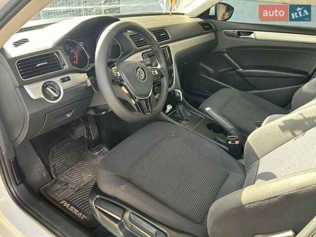 Белый Фольксваген Пассат, объемом двигателя 1.8 л и пробегом 165 тыс. км за 12800 $, фото 5 на Automoto.ua