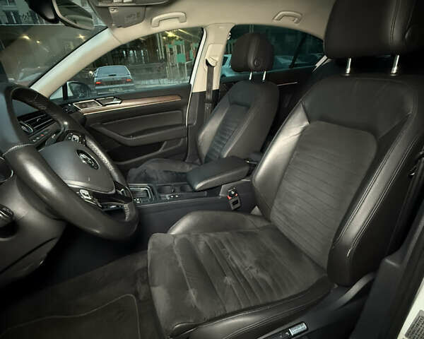 Белый Фольксваген Пассат, объемом двигателя 1.8 л и пробегом 130 тыс. км за 16900 $, фото 17 на Automoto.ua