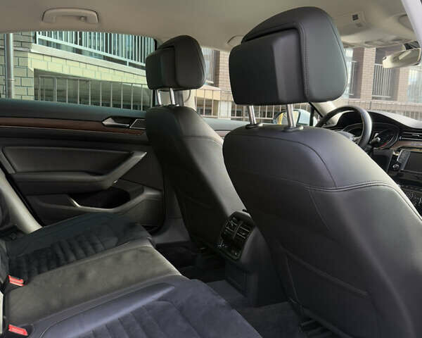 Белый Фольксваген Пассат, объемом двигателя 1.8 л и пробегом 126 тыс. км за 17000 $, фото 33 на Automoto.ua