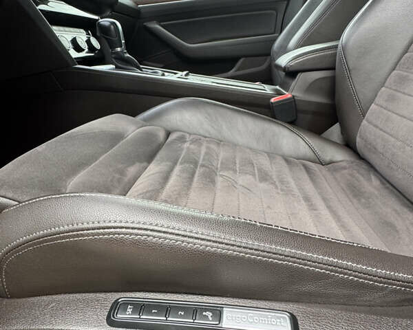 Белый Фольксваген Пассат, объемом двигателя 1.8 л и пробегом 190 тыс. км за 16500 $, фото 9 на Automoto.ua