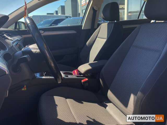 Білий Фольксваген Пассат, об'ємом двигуна 1.6 л та пробігом 233 тис. км за 14990 $, фото 9 на Automoto.ua