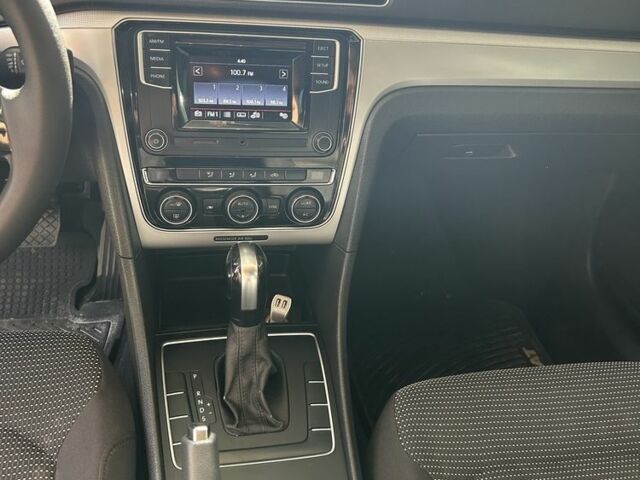 Білий Фольксваген Пассат, об'ємом двигуна 1.8 л та пробігом 165 тис. км за 12800 $, фото 5 на Automoto.ua