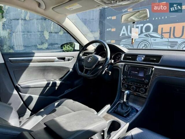 Белый Фольксваген Пассат, объемом двигателя 1.8 л и пробегом 136 тыс. км за 12900 $, фото 12 на Automoto.ua