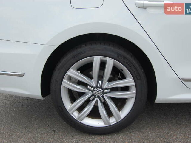 Белый Фольксваген Пассат, объемом двигателя 1.8 л и пробегом 123 тыс. км за 16000 $, фото 7 на Automoto.ua