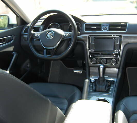 Белый Фольксваген Пассат, объемом двигателя 1.8 л и пробегом 123 тыс. км за 16000 $, фото 78 на Automoto.ua