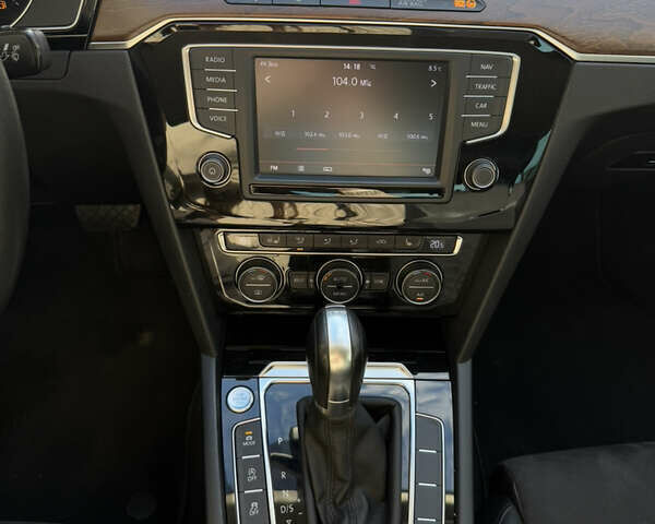 Белый Фольксваген Пассат, объемом двигателя 1.8 л и пробегом 126 тыс. км за 17000 $, фото 19 на Automoto.ua