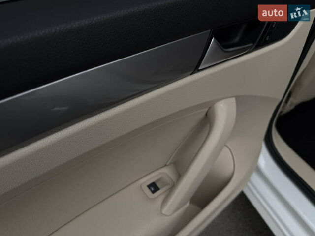 Білий Фольксваген Пассат, об'ємом двигуна 1.8 л та пробігом 148 тис. км за 10300 $, фото 25 на Automoto.ua