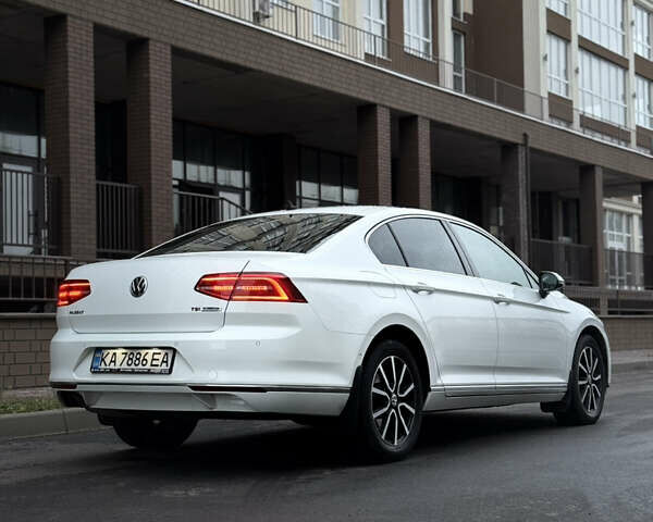 Белый Фольксваген Пассат, объемом двигателя 1.8 л и пробегом 130 тыс. км за 16900 $, фото 13 на Automoto.ua