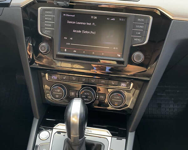 Белый Фольксваген Пассат, объемом двигателя 1.97 л и пробегом 239 тыс. км за 18000 $, фото 4 на Automoto.ua