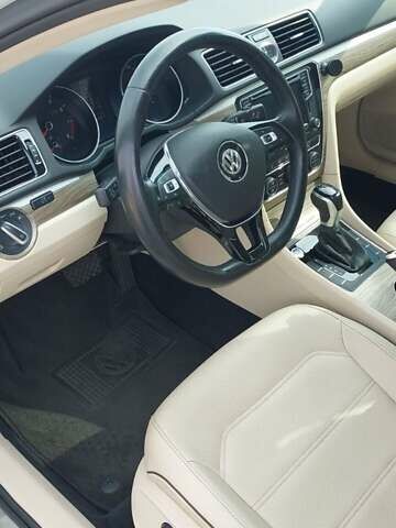 Белый Фольксваген Пассат, объемом двигателя 1.8 л и пробегом 158 тыс. км за 13500 $, фото 8 на Automoto.ua