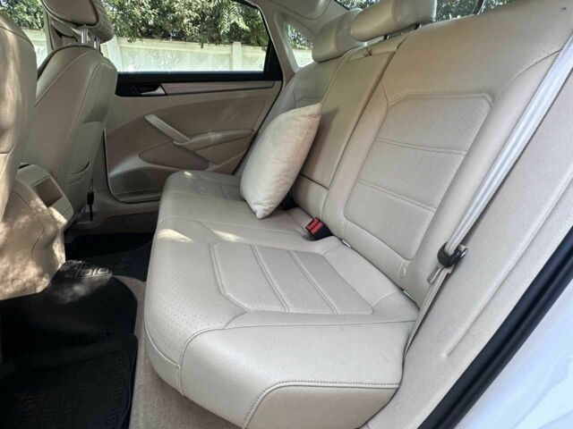 Белый Фольксваген Пассат, объемом двигателя 1.8 л и пробегом 169 тыс. км за 10700 $, фото 12 на Automoto.ua