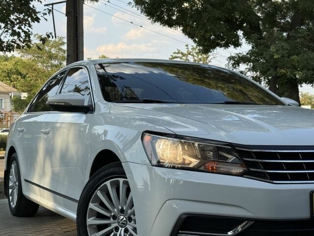 Белый Фольксваген Пассат, объемом двигателя 1.8 л и пробегом 204 тыс. км за 11700 $, фото 7 на Automoto.ua