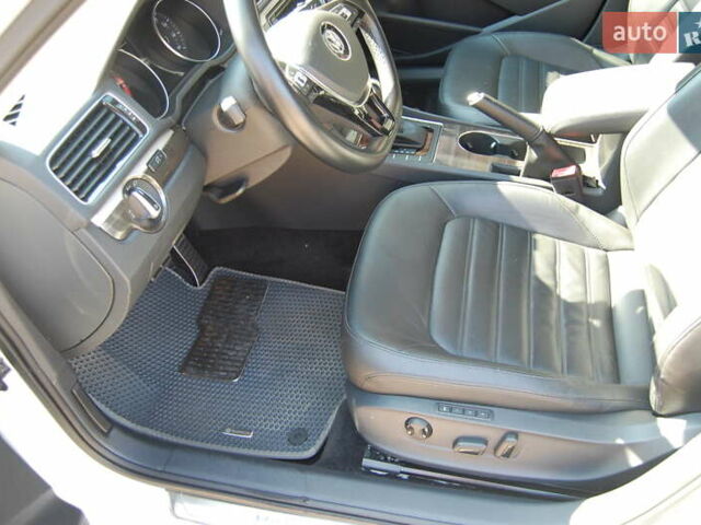 Белый Фольксваген Пассат, объемом двигателя 1.8 л и пробегом 123 тыс. км за 16000 $, фото 49 на Automoto.ua