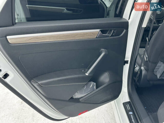 Белый Фольксваген Пассат, объемом двигателя 1.8 л и пробегом 150 тыс. км за 11999 $, фото 18 на Automoto.ua