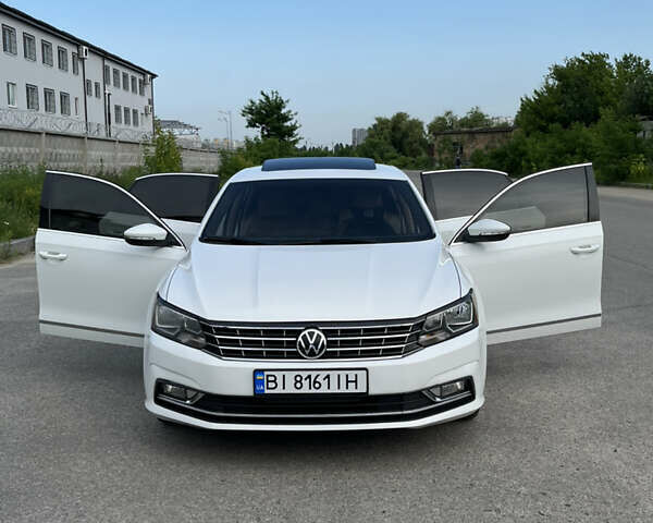 Белый Фольксваген Пассат, объемом двигателя 1.8 л и пробегом 297 тыс. км за 11800 $, фото 15 на Automoto.ua