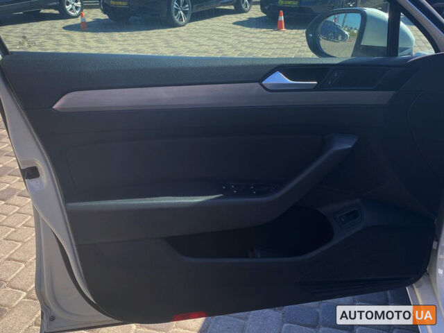 Білий Фольксваген Пассат, об'ємом двигуна 1.6 л та пробігом 233 тис. км за 14990 $, фото 7 на Automoto.ua