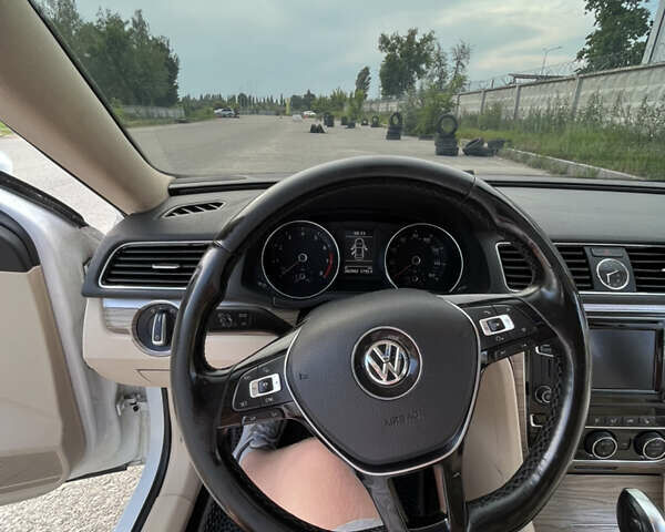 Белый Фольксваген Пассат, объемом двигателя 1.8 л и пробегом 297 тыс. км за 11800 $, фото 16 на Automoto.ua