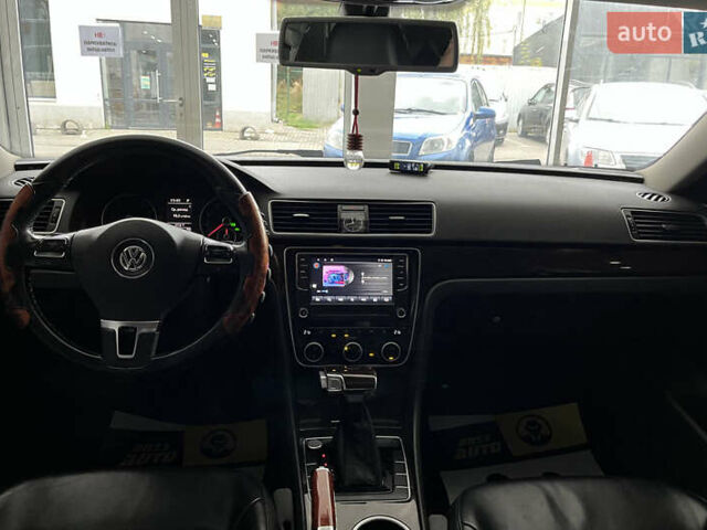 Білий Фольксваген Пассат, об'ємом двигуна 3.6 л та пробігом 124 тис. км за 11000 $, фото 23 на Automoto.ua