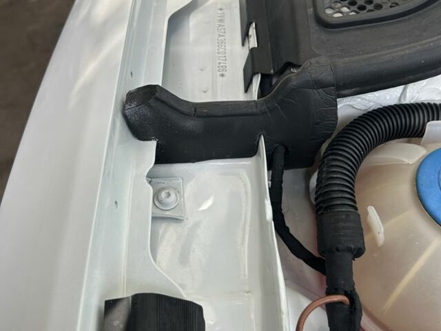 Білий Фольксваген Пассат, об'ємом двигуна 1.8 л та пробігом 165 тис. км за 12800 $, фото 18 на Automoto.ua