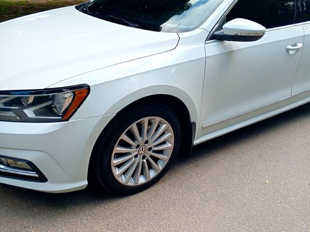 Белый Фольксваген Пассат, объемом двигателя 1.8 л и пробегом 133 тыс. км за 12500 $, фото 2 на Automoto.ua