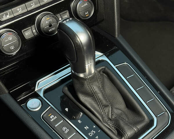 Белый Фольксваген Пассат, объемом двигателя 1.8 л и пробегом 130 тыс. км за 16900 $, фото 41 на Automoto.ua