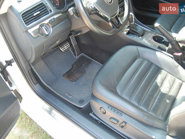 Белый Фольксваген Пассат, объемом двигателя 1.8 л и пробегом 123 тыс. км за 16000 $, фото 48 на Automoto.ua