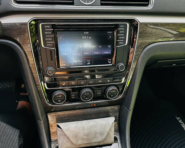 Белый Фольксваген Пассат, объемом двигателя 1.8 л и пробегом 161 тыс. км за 13300 $, фото 15 на Automoto.ua